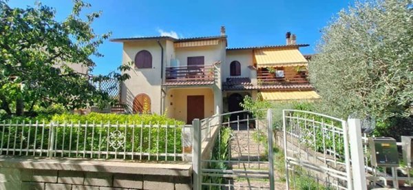 casa indipendente in vendita a Castel del Piano