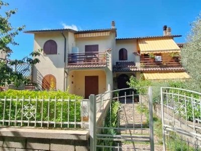 casa indipendente in vendita a Castel del Piano