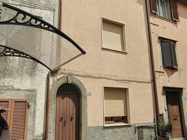 casa indipendente in vendita a Castel del Piano