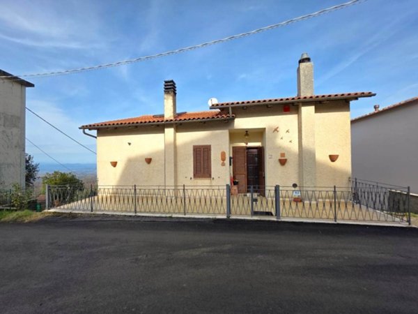 casa indipendente in vendita a Castel del Piano