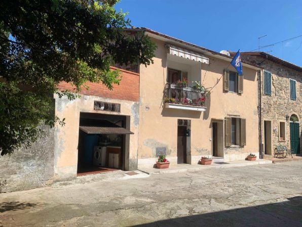 casa indipendente in vendita a Castel del Piano