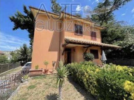 casa indipendente in vendita a Castel del Piano