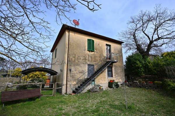 casa indipendente in vendita a Castel del Piano