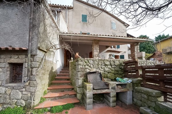 casa indipendente in vendita a Castel del Piano