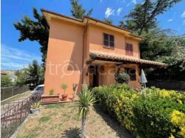 casa indipendente in vendita a Castel del Piano