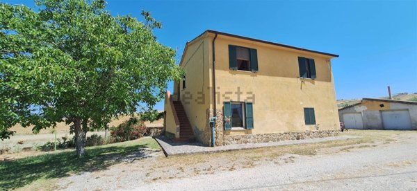 casa indipendente in vendita a Castel del Piano