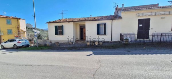 casa semindipendente in vendita a Castel del Piano in zona Montegiovi