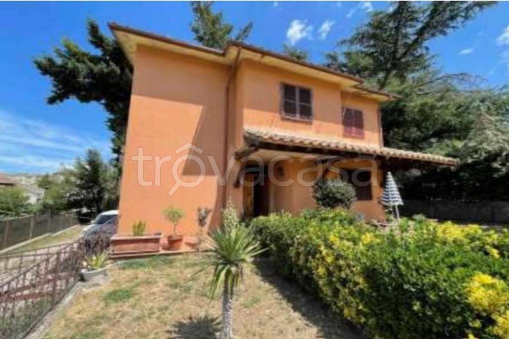 casa indipendente in vendita a Castel del Piano