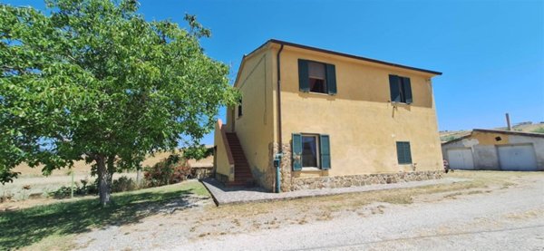 casa indipendente in vendita a Castel del Piano