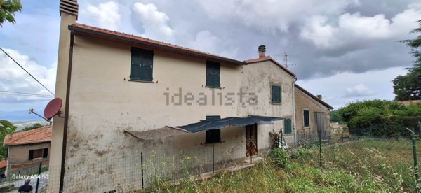 casa semindipendente in vendita a Castel del Piano