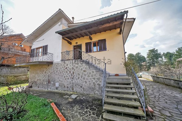 casa indipendente in vendita a Castel del Piano
