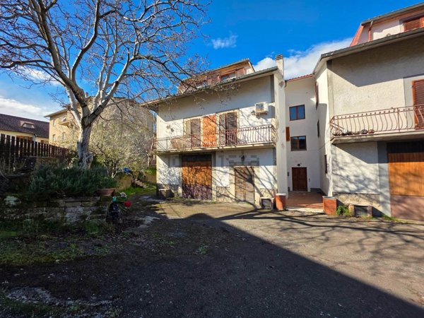 casa indipendente in vendita a Castel del Piano