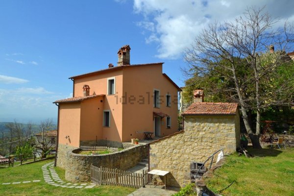 casa indipendente in vendita a Castel del Piano