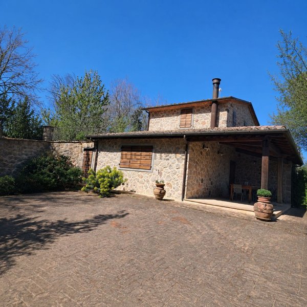 casa indipendente in vendita a Castel del Piano