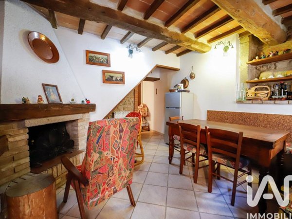 casa indipendente in vendita a Castel del Piano