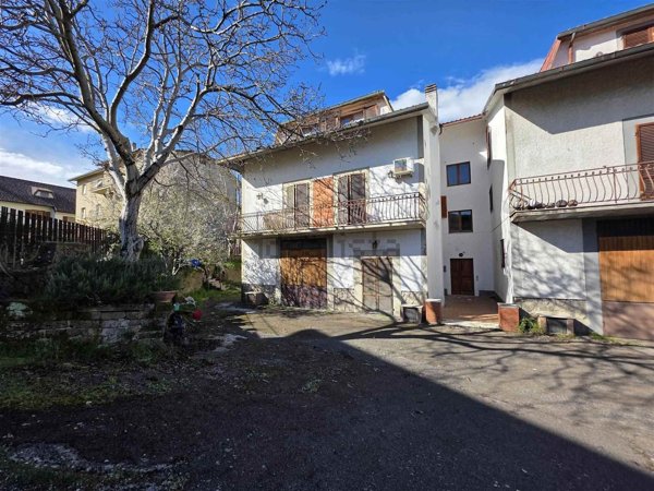 casa indipendente in vendita a Castel del Piano