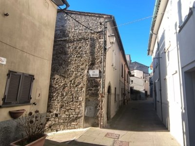 locale di sgombero in vendita a Castell'Azzara