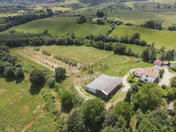 casa indipendente in vendita a Castell'Azzara