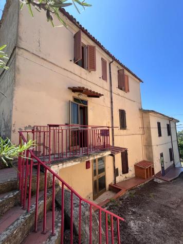 appartamento in vendita a Castell'Azzara in zona Selvena