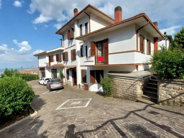 casa indipendente in vendita a Castell'Azzara