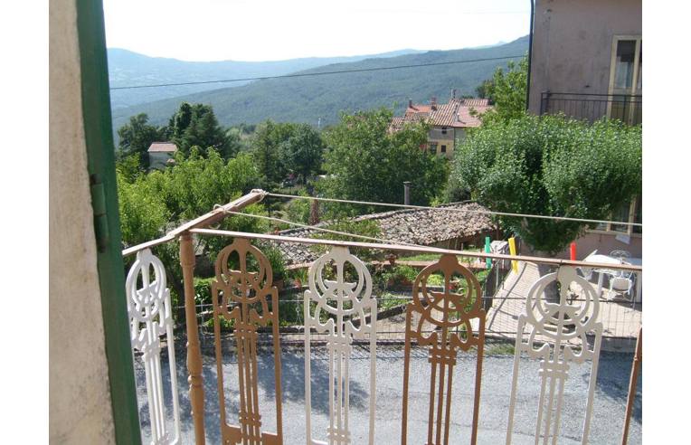 appartamento in vendita a Castell'Azzara in zona Selvena