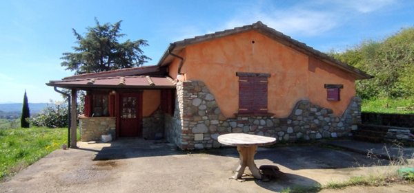 casa indipendente in vendita a Castell'Azzara