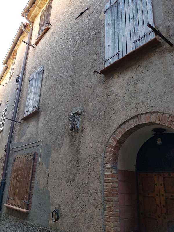 esavano in vendita a Castell'Azzara