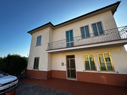 casa indipendente in vendita a Castell'Azzara