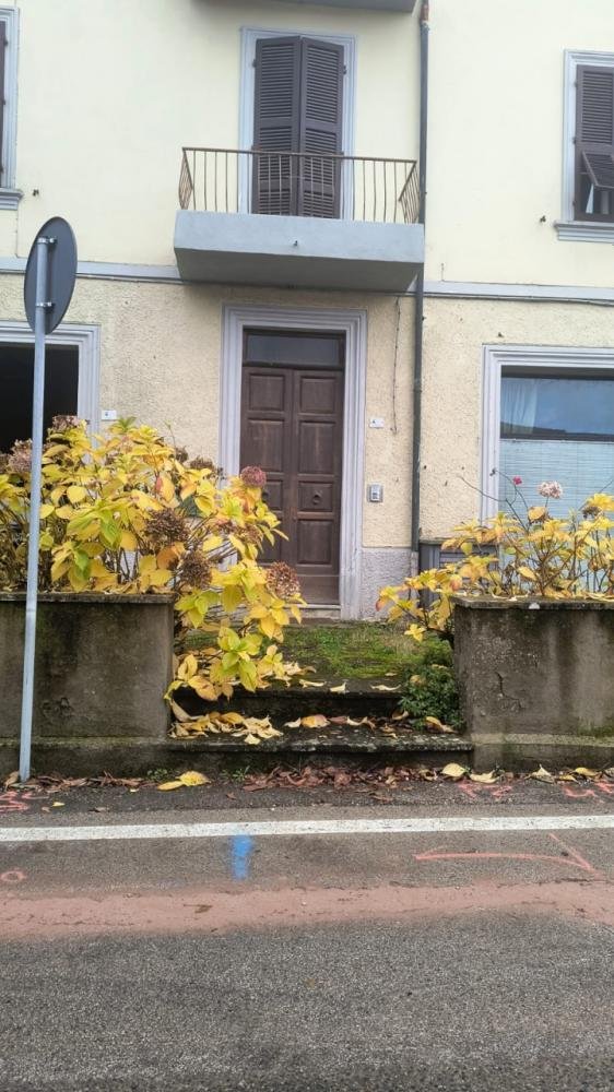 appartamento in vendita a Castell'Azzara in zona Selvena