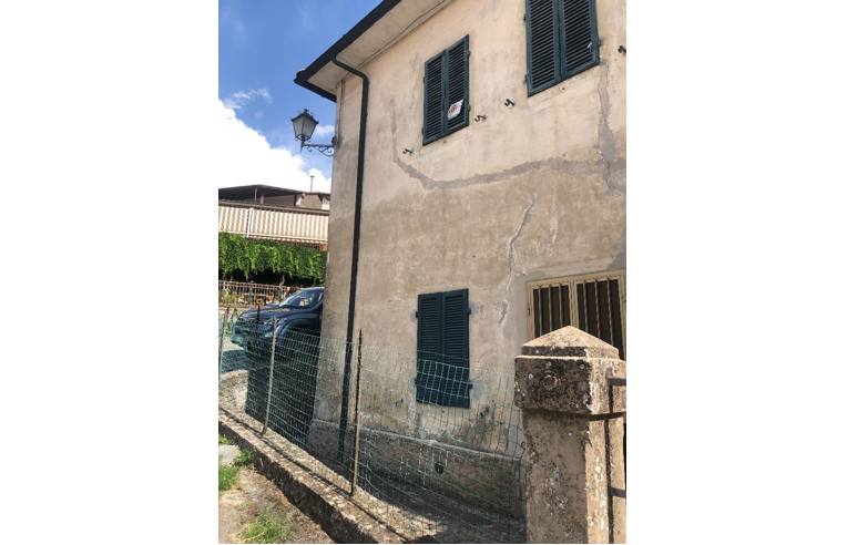 appartamento in vendita a Castell'Azzara in zona Selvena