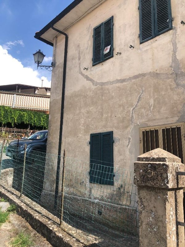 appartamento in vendita a Castell'Azzara in zona Selvena