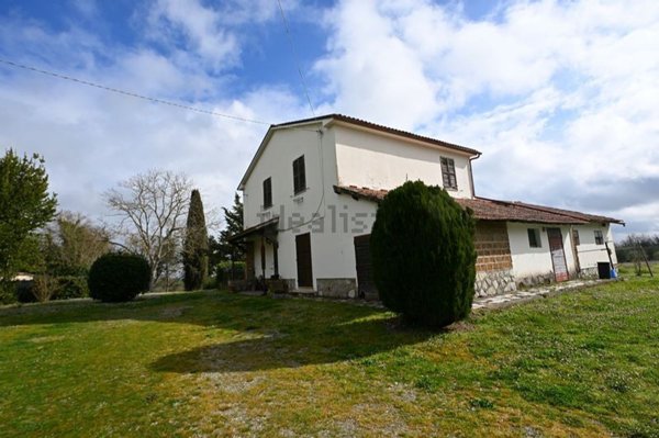 casale in vendita a Castell'Azzara