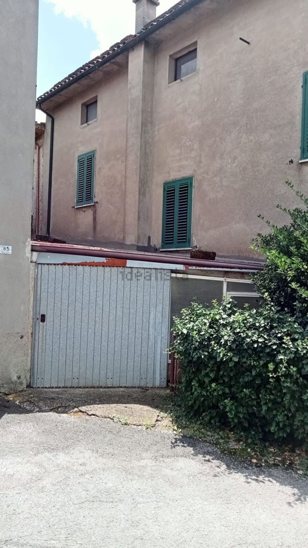 appartamento in vendita a Castell'Azzara in zona Selvena