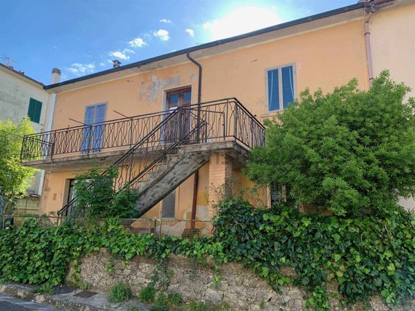 casa semindipendente in vendita a Castell'Azzara