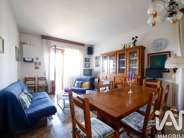 appartamento in vendita a Castell'Azzara in zona Selvena