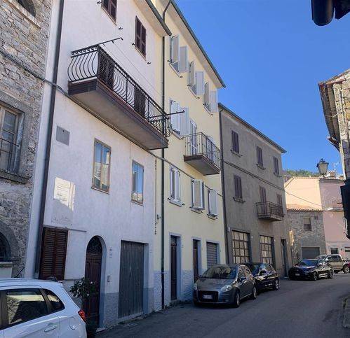 intera palazzina in vendita a Castell'Azzara