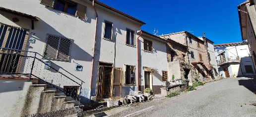 casa indipendente in vendita a Castell'Azzara in zona Selvena