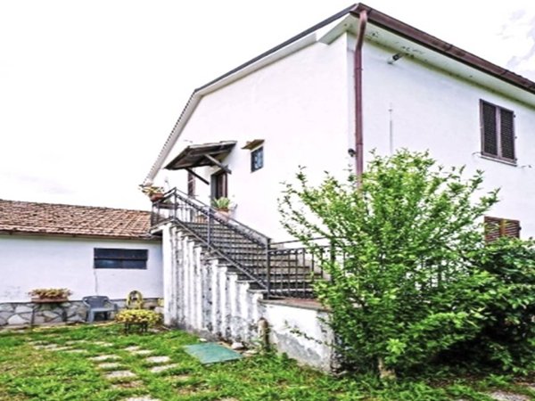 casa indipendente in vendita a Castell'Azzara in zona Selvena
