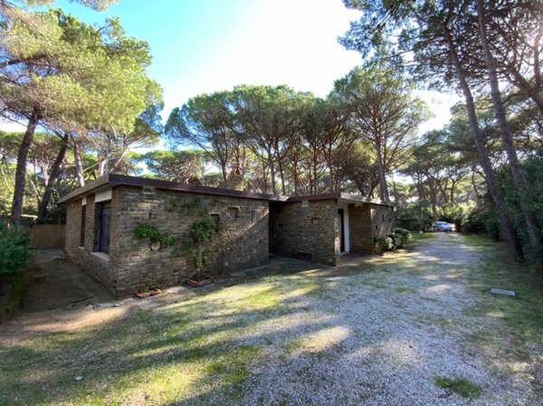 casa indipendente in vendita a Castiglione della Pescaia in zona Roccamare