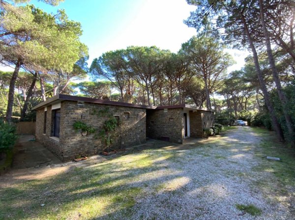 casa indipendente in vendita a Castiglione della Pescaia in zona Roccamare