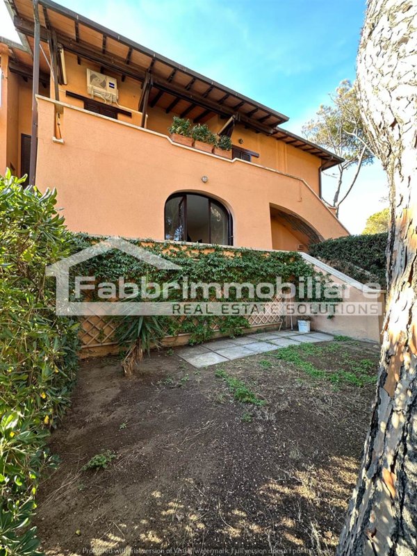 casa indipendente in vendita a Castiglione della Pescaia in zona Ampio