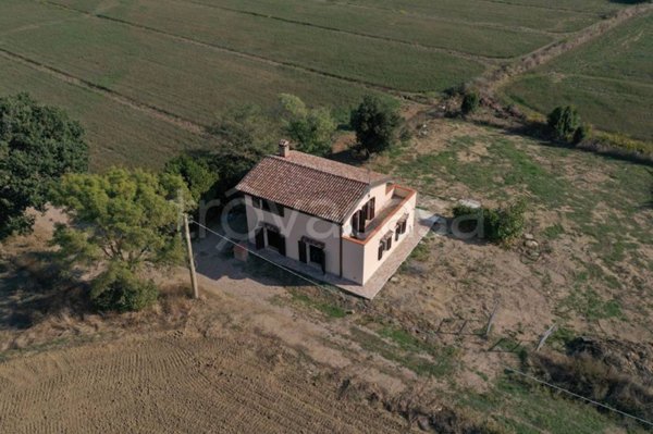 casa indipendente in vendita a Castiglione della Pescaia in zona Buriano