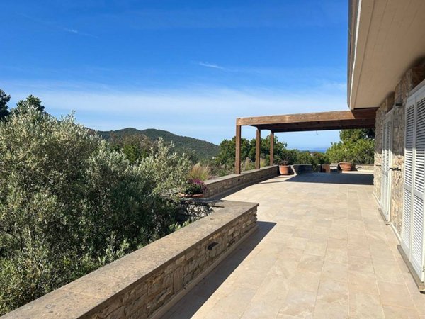 casa indipendente in vendita a Castiglione della Pescaia in zona Punta Ala