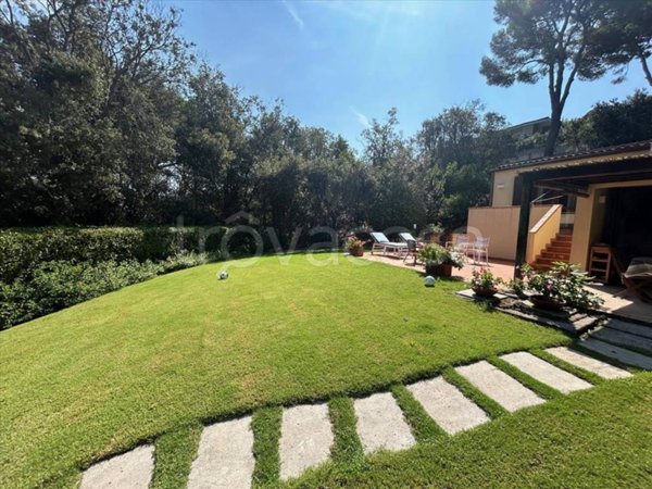 casa indipendente in vendita a Castiglione della Pescaia in zona Punta Ala