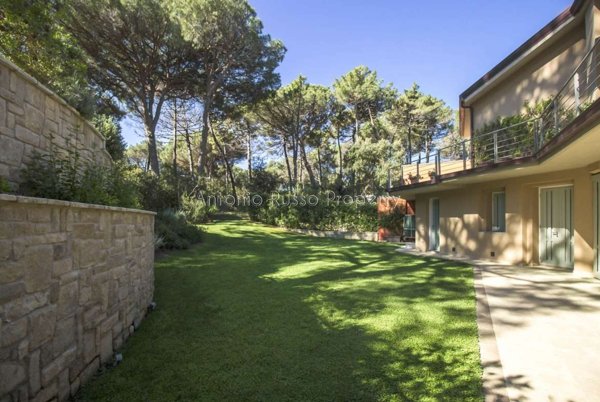 casa indipendente in vendita a Castiglione della Pescaia in zona Roccamare