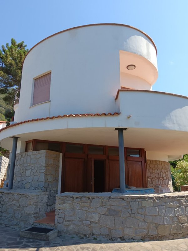 casa indipendente in vendita a Castiglione della Pescaia in zona Ampio