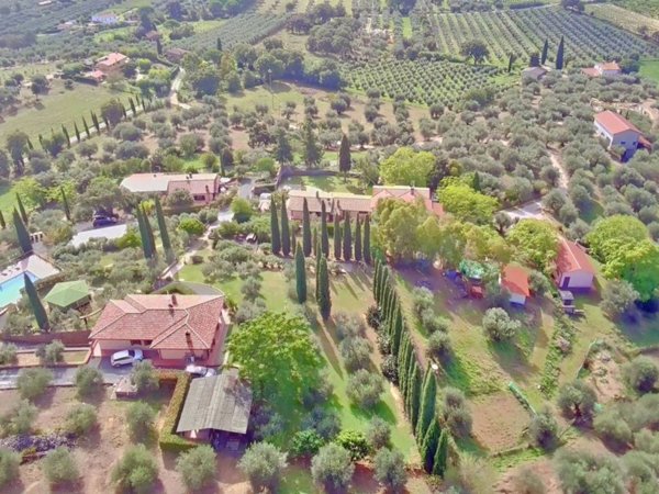 casa indipendente in vendita a Castiglione della Pescaia in zona Buriano