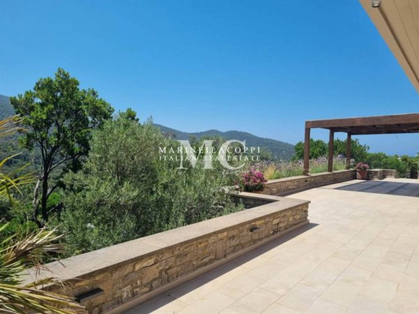 casa indipendente in vendita a Castiglione della Pescaia in zona Punta Ala