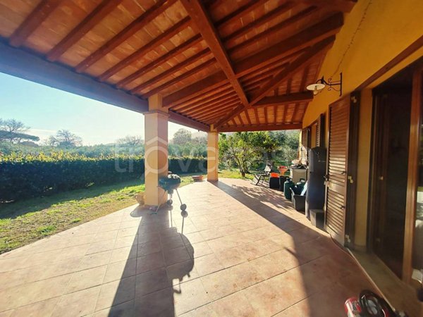 casa indipendente in vendita a Castiglione della Pescaia in zona Buriano
