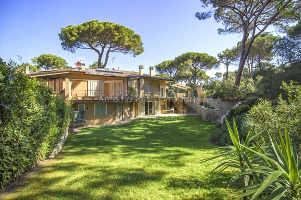 casa indipendente in vendita a Castiglione della Pescaia in zona Roccamare